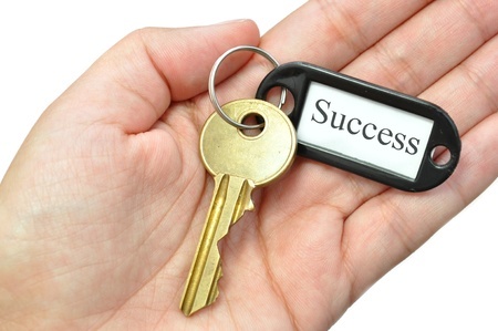 Hahnd wiht key labeled success